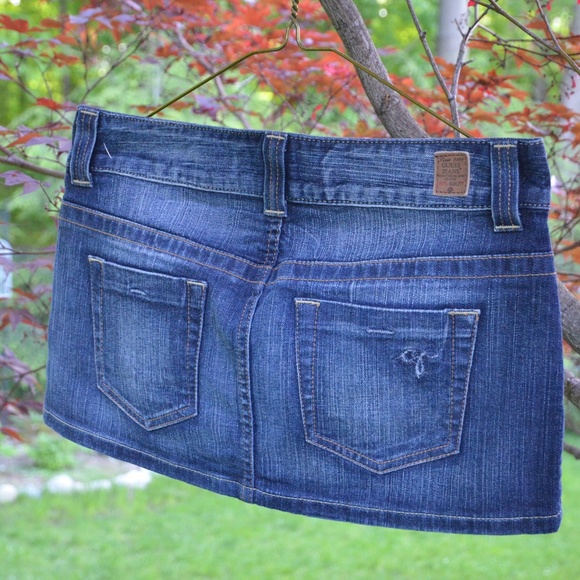 GUESS DENIM MINI SKIRT NWOT  ~ BUNDLE AND SAVE - Picture 3 of 6